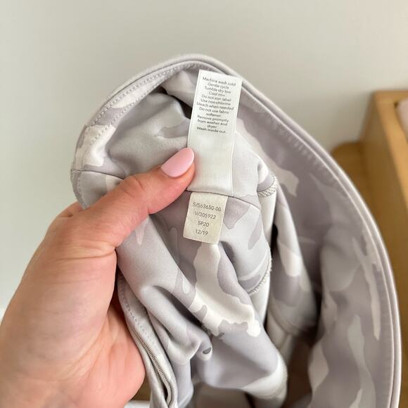 Athleta Elation 7/8 Tight Pull On Camo Print Activewear Leggings Gray XS - Picture 7 of 11